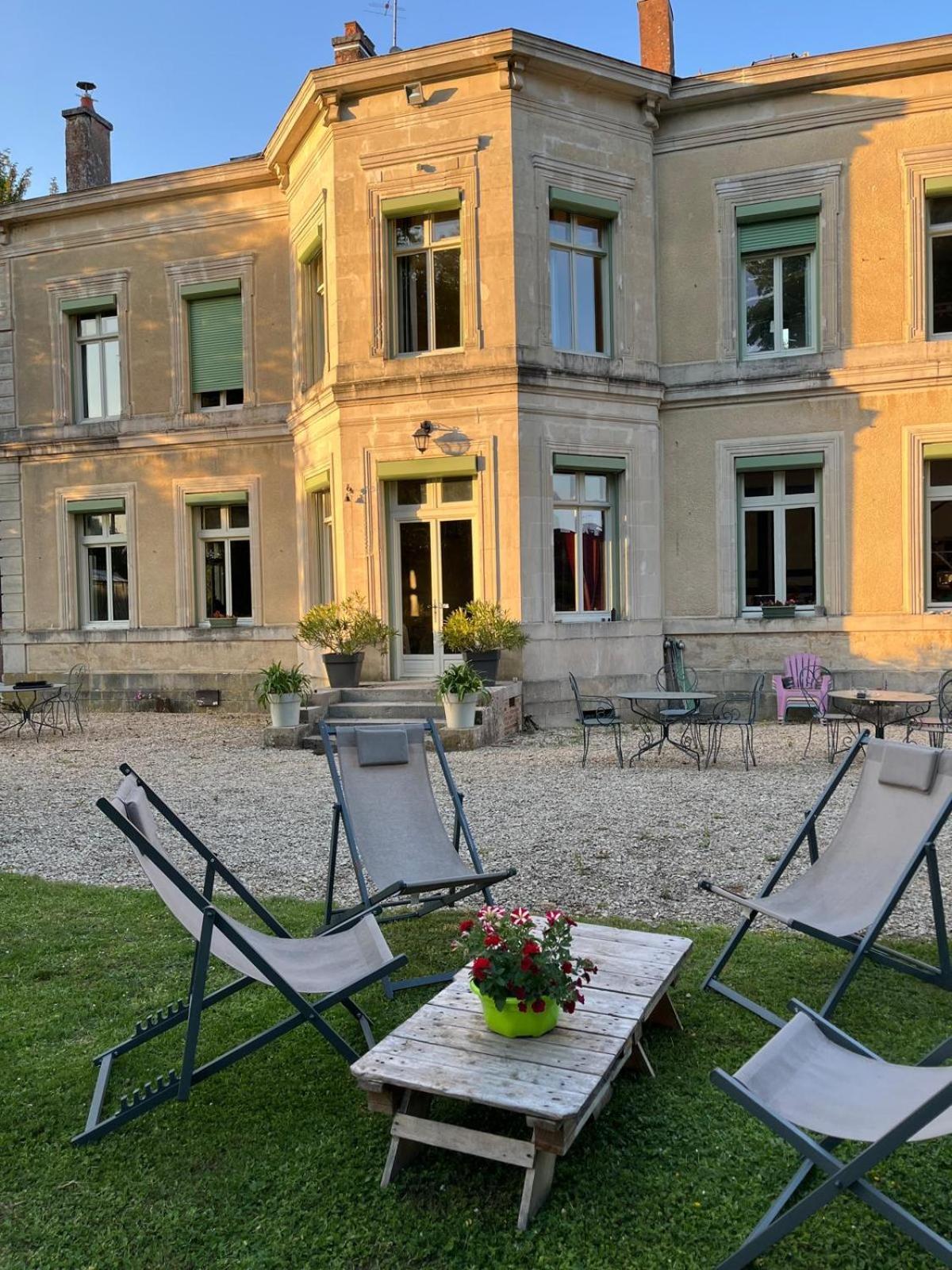 Chateau De Pougy 外观 照片